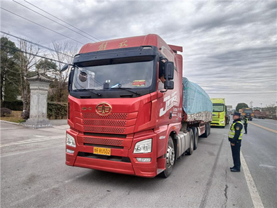 婺源縣交通運輸局 強化監(jiān)管與服務，全力保障春運期間集裝箱道路運輸安全暢通